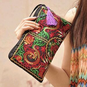 New Boutique Women's Embroidered Niche Vintage Zip Clutch.
